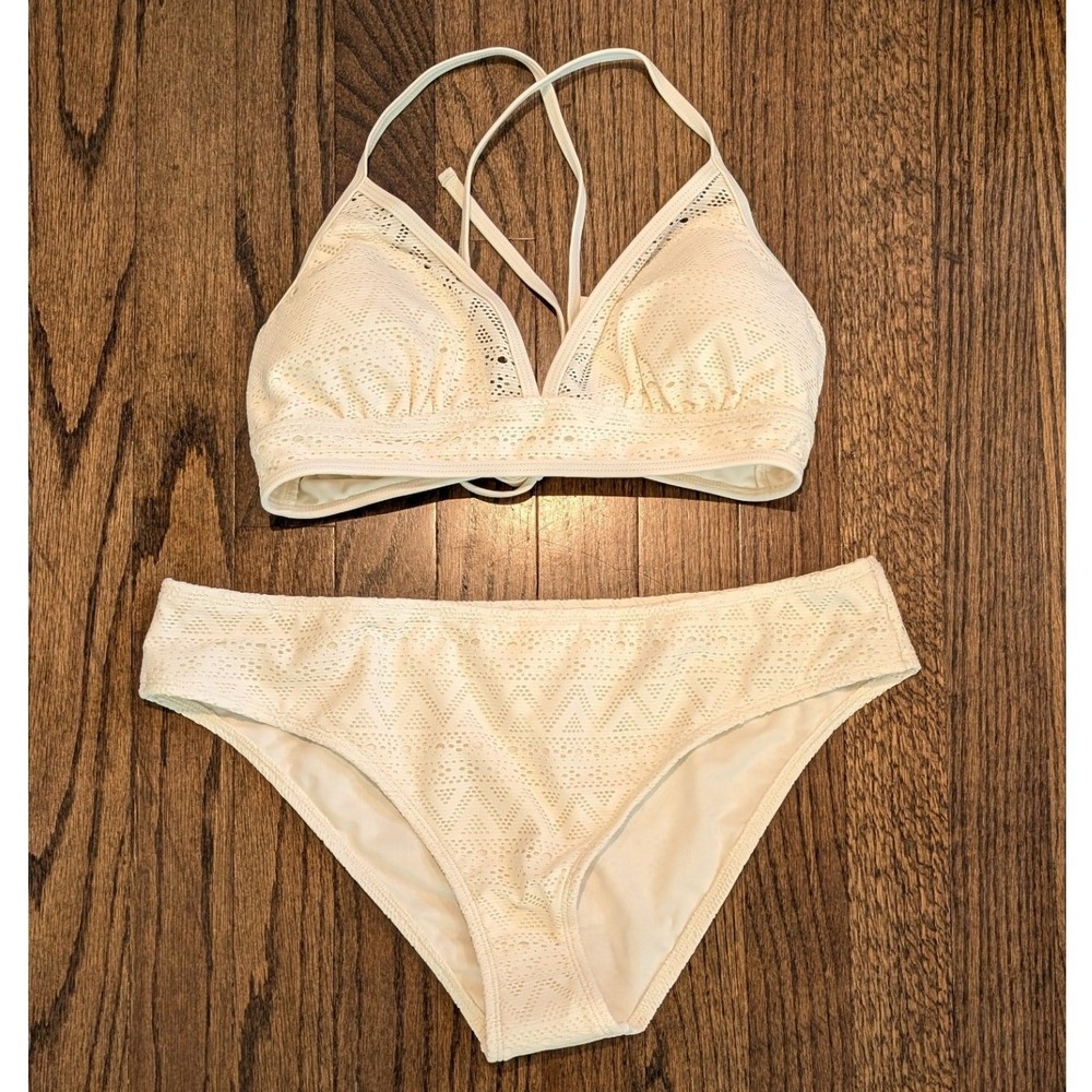 Cupshe Lace Bikini V Neck Low Rise Trangle Top Beach Vacation Resort Pool